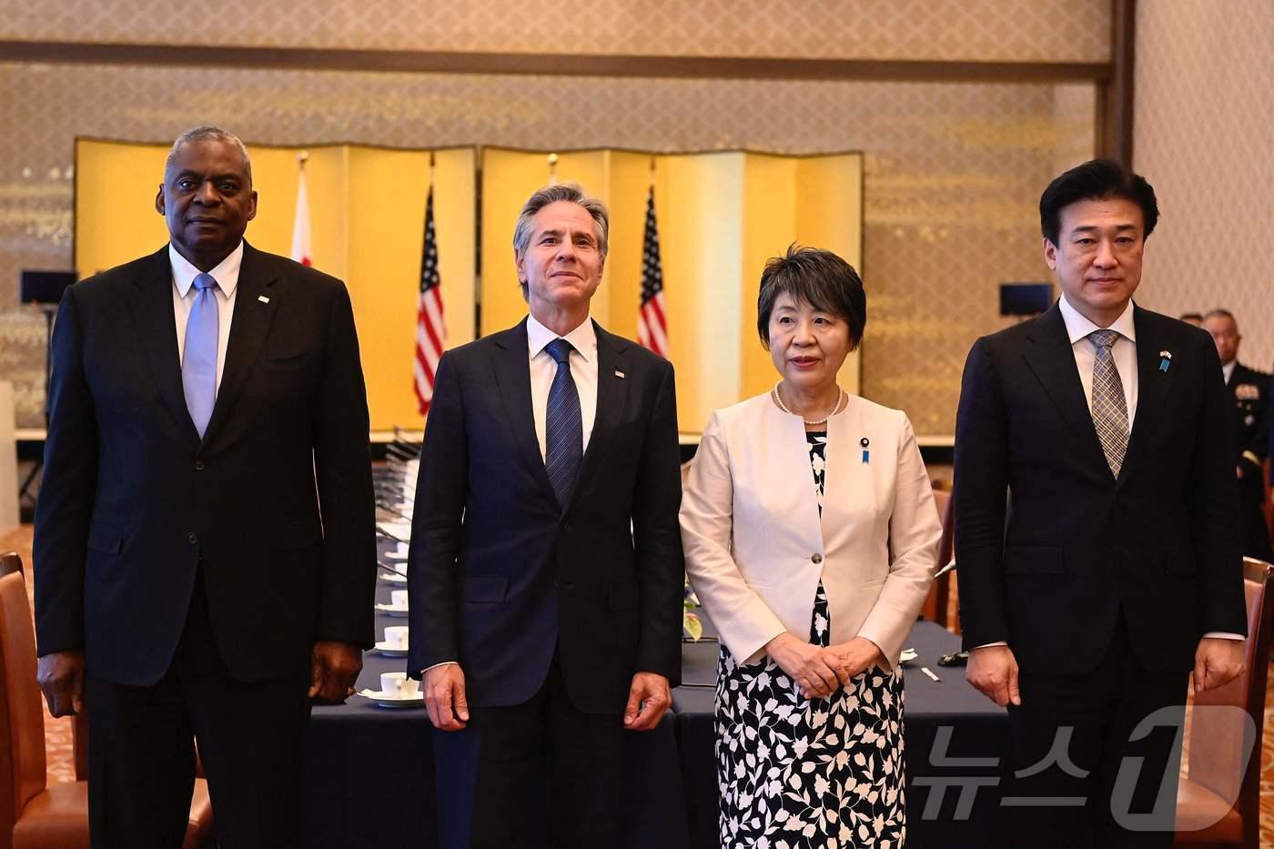 본문 이미지 - 토니 블링컨 미국 국무 장관과 로이드 오스틴 국방장관이 28일 (현지시간) 도쿄의 리쿠라 영빈관에서 가미카와 요코 일본 외무상, 기하라 미노루 방위상과 외교·국방 장관(2+2) 회의에 앞서 포즈를 취하고 있다. 2024.07.28 ⓒ AFP=뉴스1 ⓒ News1 우동명 기자
