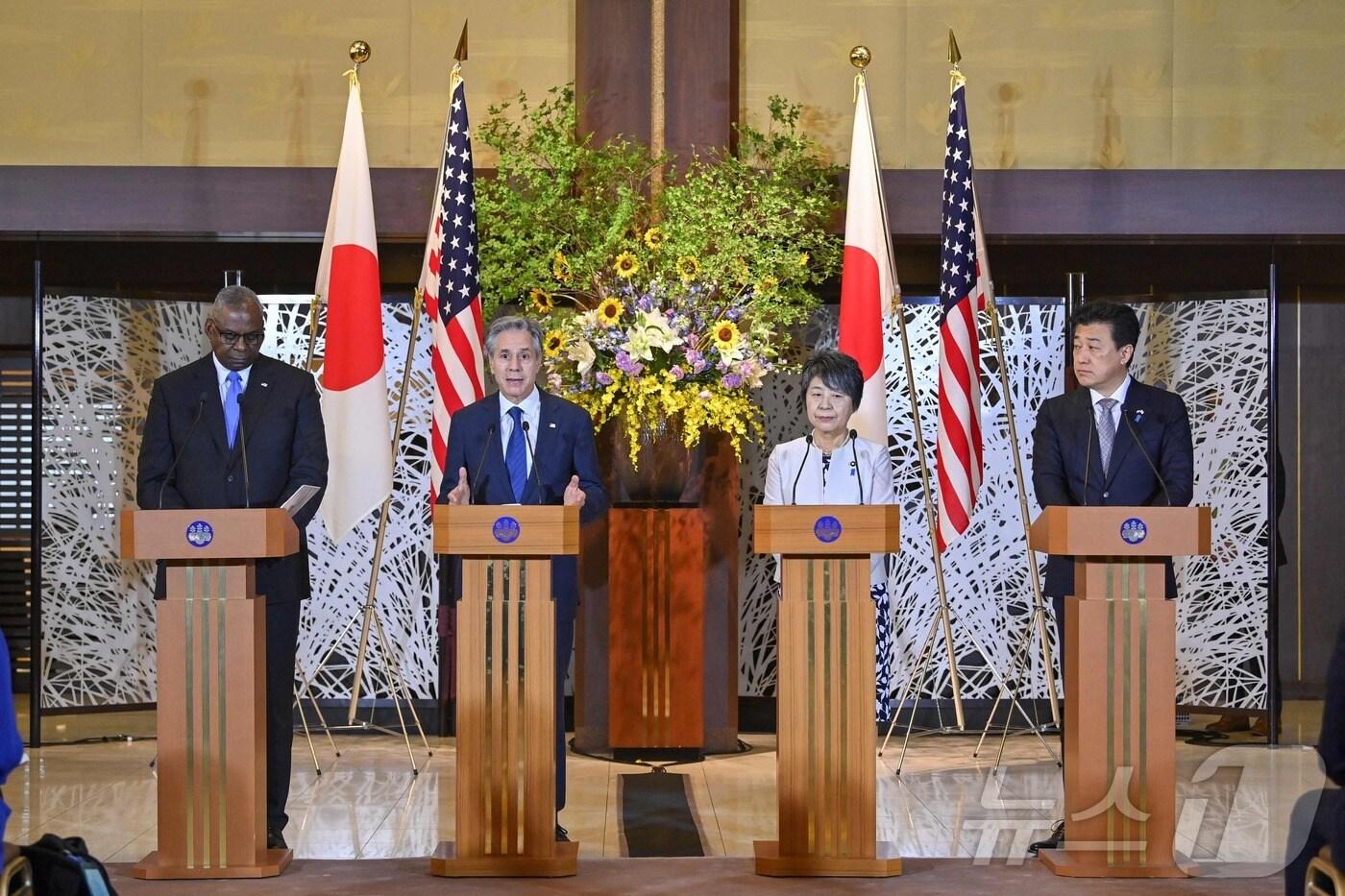 토니 블링컨 미국 국무 장관과 로이드 오스틴 국방장관이 도쿄의 리쿠라 영빈관에서 가미카와 요코 일본 외무상, 기하라 미노루 방위상과 외교·국방 장관&#40;&#40;2+2&#41; 회의를 마친 뒤 기자회견을 하고 있다. 2024.07.28 ⓒ AFP=뉴스1 ⓒ News1 우동명 기자