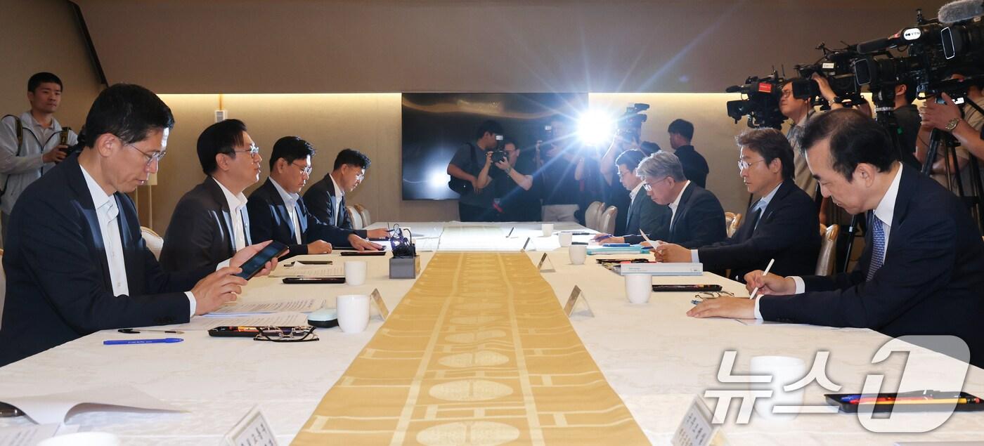 본문 이미지 - 김범석 기획재정부 제1차관이 29일 서울 종로구 정부서울청사에서 열린 위메프·티몬 판매대금 미정산 관련 관계부처 TF회의에서 모두발언을 하고 있다. 2024.7.29/뉴스1 ⓒ News1 허경 기자