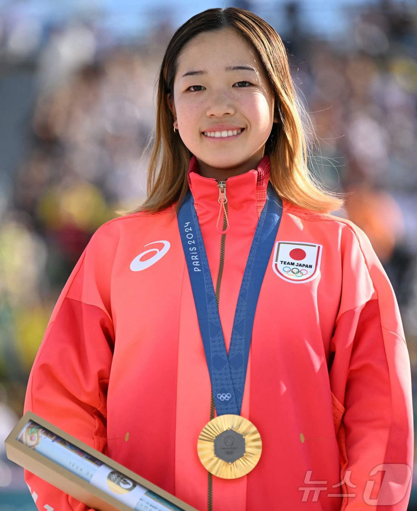 본문 이미지 - 2024 파리 올림픽 여자 스케이트보드 스트리트 부문에서 금메달을 딴 코코 요시자와. ⓒ AFP=뉴스1