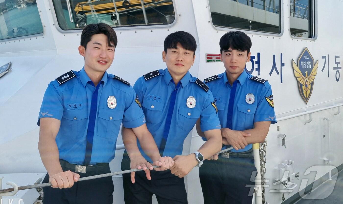 외근 중이던 경북 울진해양경찰서 형사들이 의식을 잃은 시민을 구조한 사실이 뒤늦게 알려졌다. 왼쪽부터  장원석, 김병수, 장지승 형사. &#40;울진해양경찰서제공&#41; 2024.7.29/뉴스1