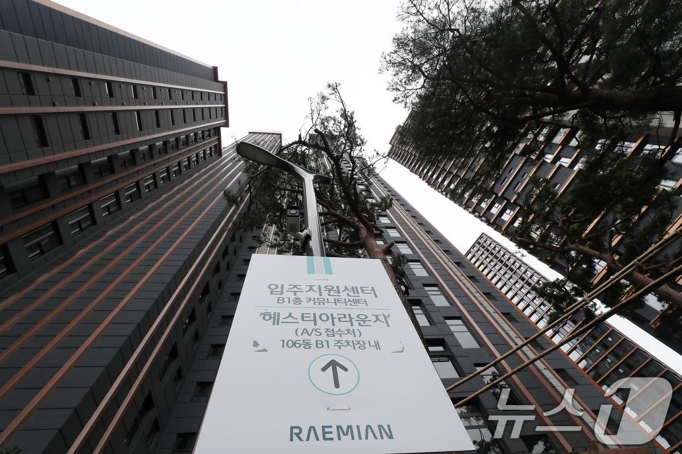 본문 이미지 - 서울 서초구 래미안 원펜타스 전경. (자료사진) ⓒ 뉴스1 박세연 기자