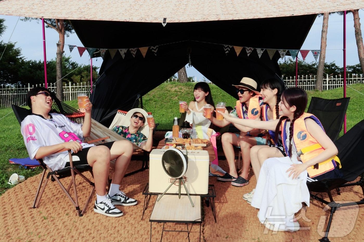 한화호텔앤드리조트 설악 워터피아 캠프닉 존에서 고객이 휴식을 취하고 있다.(한화호텔앤드리조트 제공)