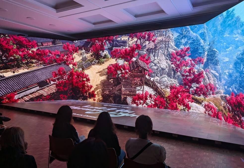 본문 이미지 - 파리 대한민국 홍보관 '코리아하우스' 대형 LED를 통해 경회루, 경복궁, 광화문 등 한국의 아름다움을 담 '검은사막-아침의 나라' 영상이 시연된다.(펄어비스 제공)