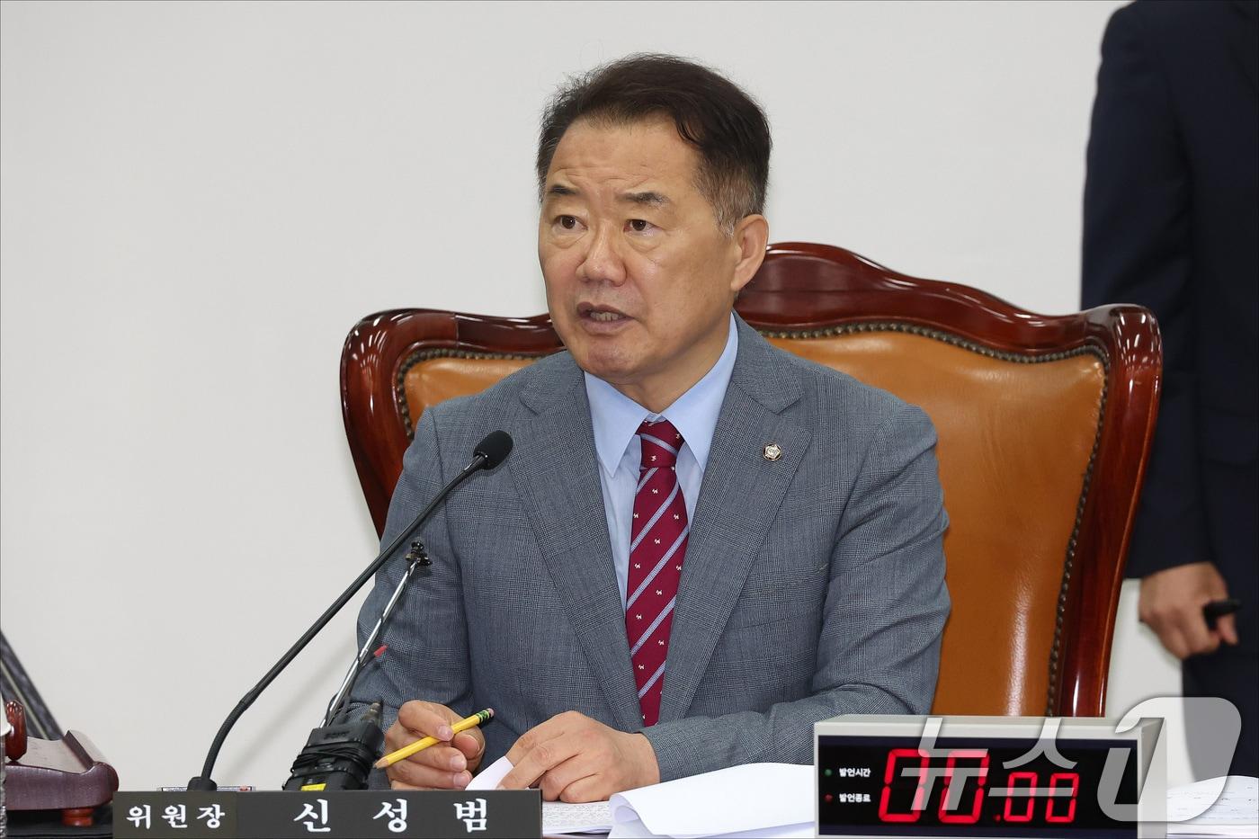 본문 이미지 - 신성범 국회 정보위원장이 29일 오후 서울 여의도 국회에서 열린 정보위원회 전체회의에서 발언하고 있다. 2024.7.29/뉴스1 ⓒ News1 국회사진취재단