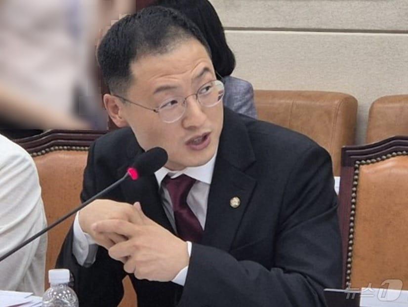 본문 이미지 - 김상욱 국민의힘 의원이 29일 국회 행정안전위원회에서 열린 조지호 경찰청장 후보자에 대한 인사청문회에서 질의하고 있다. (김상욱 의원실 제공)