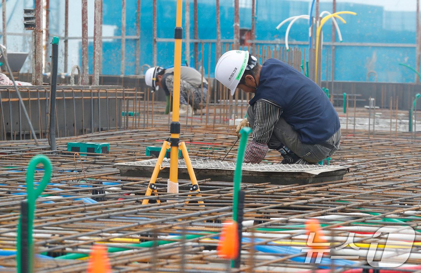 기사 이해를 돕기 위한 공사장 근로자 자료 사진으로 기사 내용과 직접 관련 없음. ⓒ News1