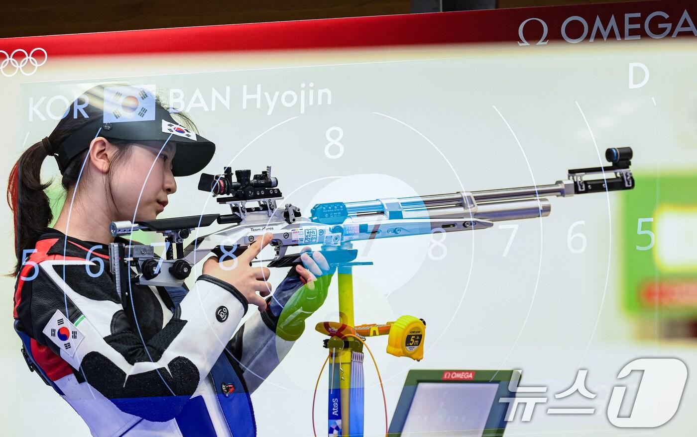 본문 이미지 - 2024 파리 올림픽 금메달리스트 반효진이 국내 대회에서 사격 재킷 규정 위반으로 실격됐다. (다중노출) ⓒ News1 이동해 기자