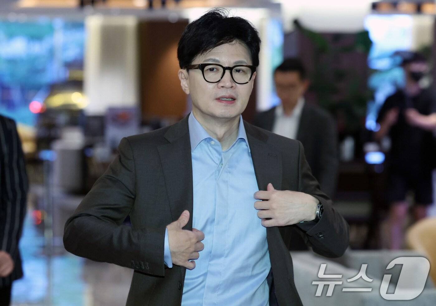 한동훈 국민의힘 당대표 후보가 3일 오전 서울 중구 앰배서더 서울 풀만 호텔에서 열린 서울지역 구청장협의회 연구모임에 참석하고 있다. 2024.7.3/뉴스1 ⓒ News1 박정호 기자