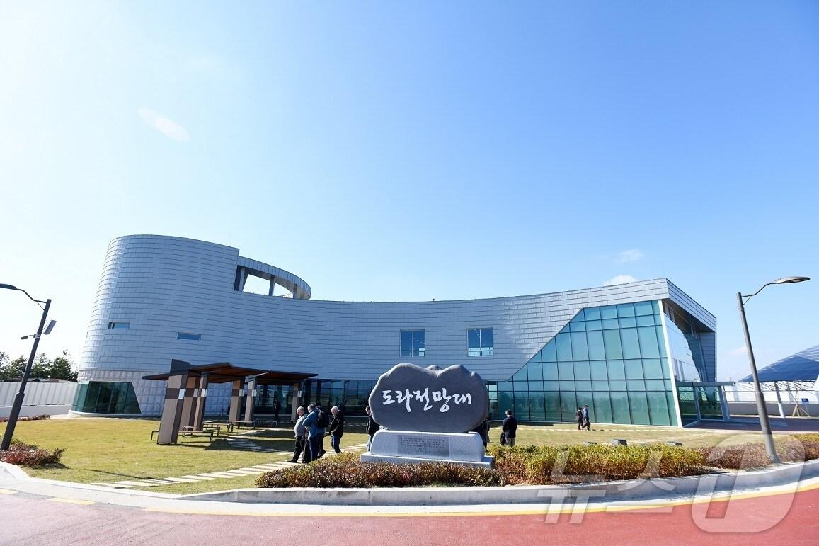 본문 이미지 - 파주 DMZ 내 도라전망대. (파주시 제공)