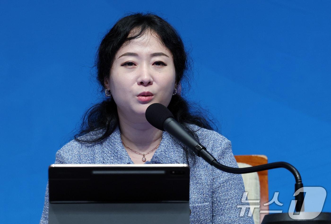 본문 이미지 - 이한별 국가인권위원회 인권위원이 3일 오전 서울 중구 세종대로 한국프레스센터 국제회의장에서 제3차 북한 UPR 권고 이행 점검과 제4차 권고 제언을 주제로 열린 2024 북한인권 국제 심포지엄에서 좌장을 맡아 1세션을 진행하고 있다. 2024.7.3 ⓒ 뉴스1 박정호 기자