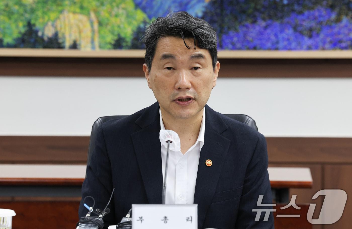 본문 이미지 - 이주호 사회부총리 겸 교육부 장관이 3일 서울 종로구 정부서울청사에서 열린 제6차 사회관계장관회의에서 모두발언을 하고 있다. 2024.7.3/뉴스1 ⓒ News1 허경 기자