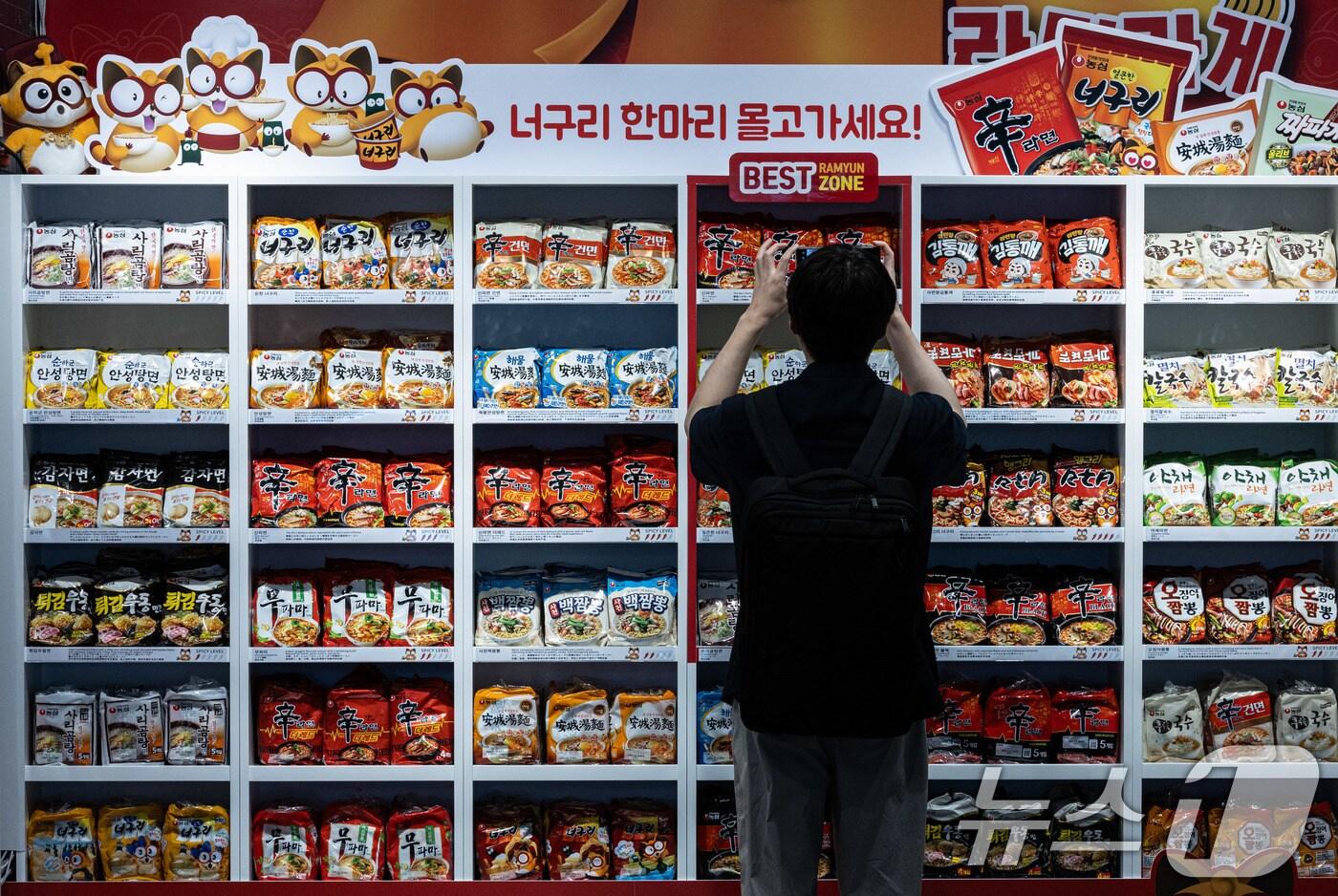 서울 중구 호텔스카이파크 명동 3호점 내 너구리의 라면가게의 모습./뉴스1 ⓒ News1 이재명 기자