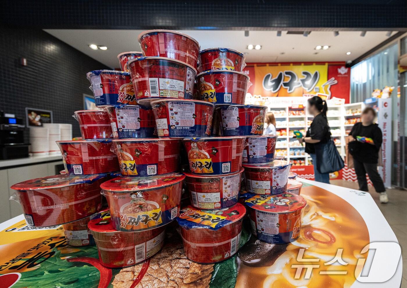 서울 중구 호텔스카이파크 명동 3호점 내 너구리의 라면가게의 모습. 2024.7.4/뉴스1 ⓒ News1 이재명 기자