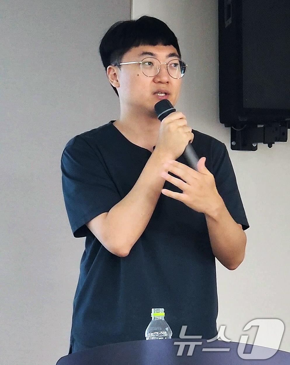 본문 이미지 - &#39;충주시 홍보맨&#39; 김선태 주무관이 지난해 7월 3일 세종시 중소벤처기업부에서 &#39;틀을 깨면, 개인도 조직을 바꿀 수 있다&#39;는 주제로 적극 행정 문화 확산 교육을 하고 있다. &#40;중소벤처기업부 제공&#41; 2024.7.3/뉴스1