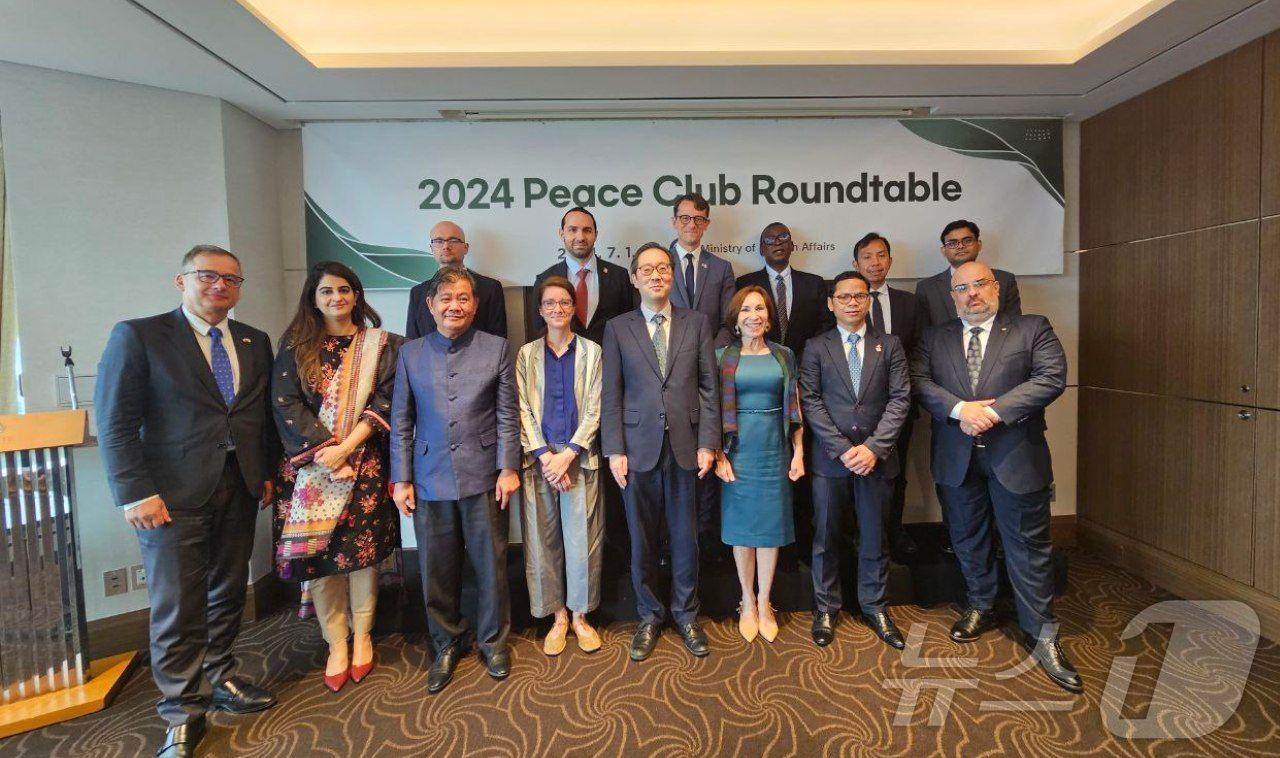 본문 이미지 - '평화클럽' 소속 주한외교단.(외교부 제공)