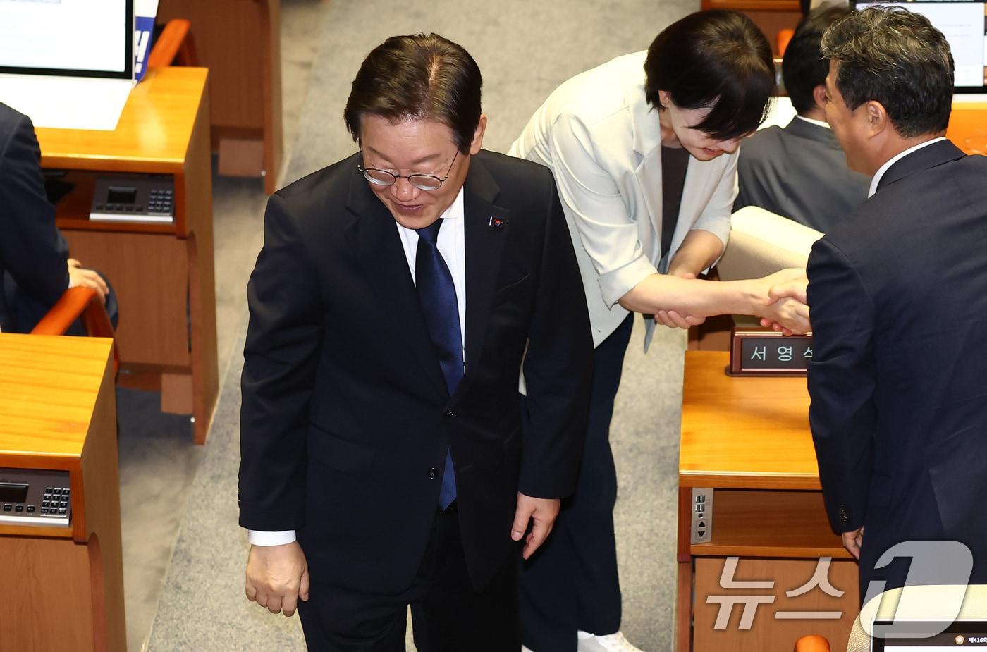 본문 이미지 - 이재명 더불어민주당 전 대표가 30일 오전 서울 여의도 국회 본회의장에서 한국교육방송공사법 일부개정법률안(대안)에 대한 무제한토론 종결 동의의 건에 대한 표결을 마치고 자리로 향하고 있다. 2024.7.30/뉴스1 ⓒ News1 김민지 기자