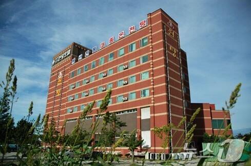 본문 이미지 - 덕산온천관광호텔 전경. (예산군 제공) /뉴스1