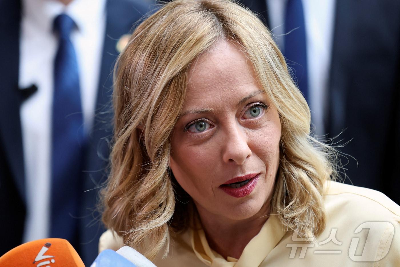 본문 이미지 - 30일 조르자 멜로니 이탈리아 총리가 중국 베이징에서 기자단과 만나 이야기를 하고 있다. 전날 멜로니 총리는 시진핑 중국 주석과 베이징 댜오위타이 국민관에서 만나 양국 협력에 대해 논의했다. 2024.07.30. ⓒ 로이터=뉴스1 ⓒ News1 김종훈 기자