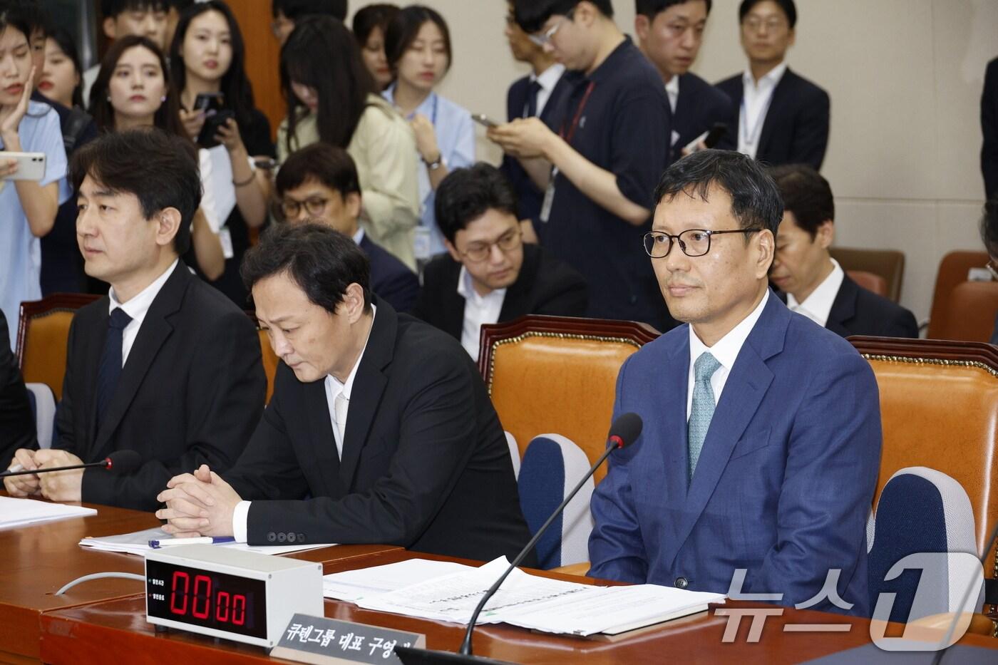 본문 이미지 - 구영배 큐텐그룹 대표(오른쪽부터), 류광진 티몬 대표, 류화현 위메프 대표가 30일 오후 서울 여의도 국회에서 열린 '티몬·위메프(티메프) 사태' 관련 정무위원회 전체회의에 출석해 있다. 2024.7.30/뉴스1 ⓒ News1 안은나 기자