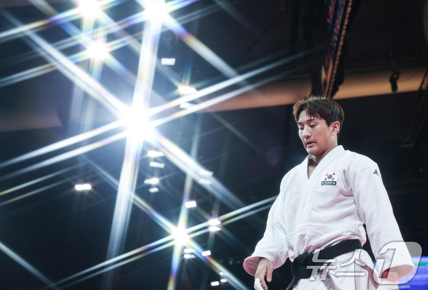 대한민국 유도대표팀 이준환 선수가 30일 오후 (한국시간) 프랑스 파리 샹 드 마르스 아레나에서 진행된 2024 파리올림픽 유도 남자 -81kg 토너먼트 32강 모로코의 아츠라프 무티 선수와의 경기를 승리한 후 경기장을 나서고 있다. 2024.7.30/뉴스1 ⓒ News1 박정호 기자