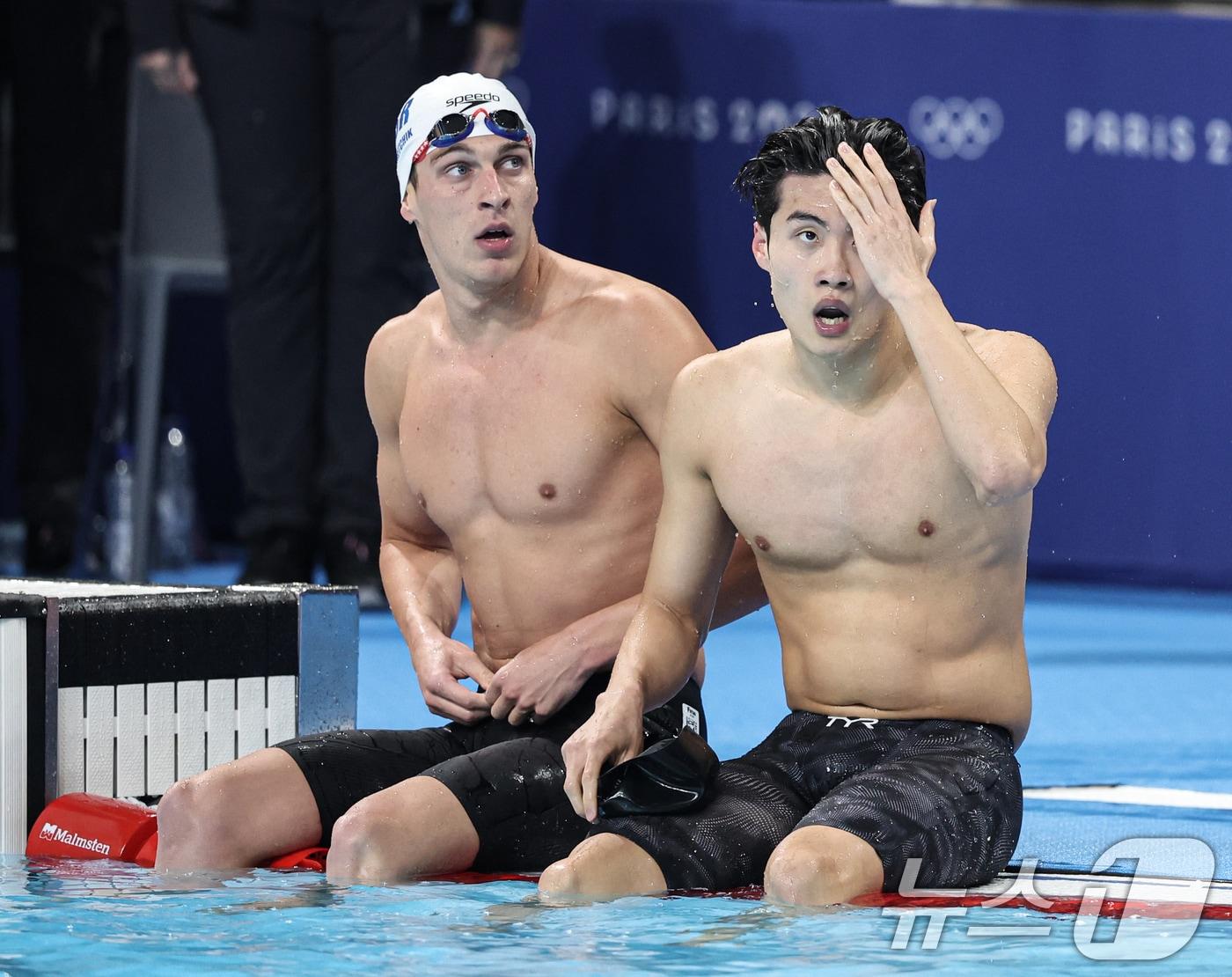 본문 이미지 - 대한민국 수영대표팀 황선우가 31일(한국시간) 프랑스 파리 라 데팡스 아레나에서 열린 남자 800ｍ 계영 결선 경기를 최종 6위로 마무리 지은 후 아쉬워하고 있다. 2024.7.31/뉴스1 ⓒ News1 이동해 기자