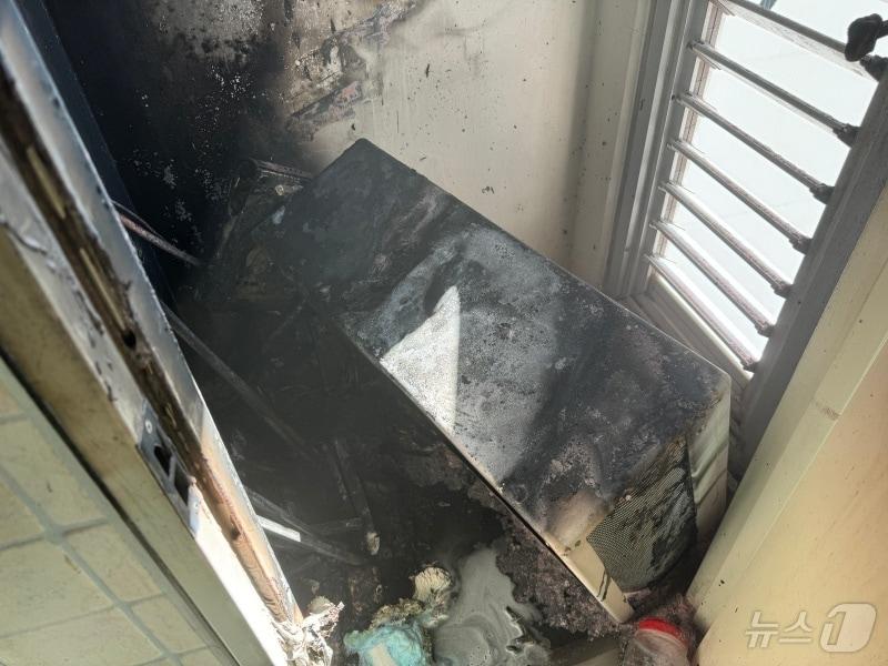 본문 이미지 - 31일 오전 9시21분 부산 수영구 아파트 화재현장&#40;부산소방재난본부 제공&#41;