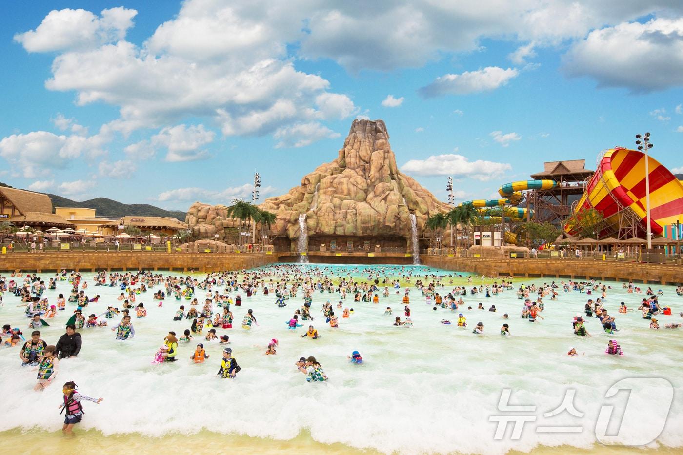 롯데워터파크 야외시설 자이언트 웨이브(롯데 워터파크제공)