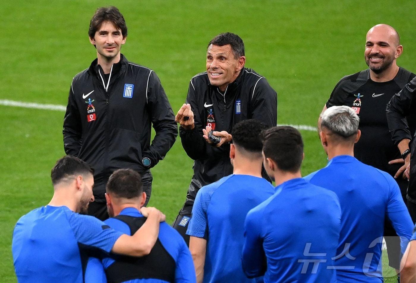 본문 이미지 - 그리스 국가대표 감독 시절 거스 포옛. ⓒ AFP=뉴스1
