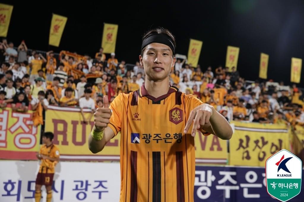 본문 이미지 - 엄지성이 광주FC를 떠나 스완지 시티로 이적했다. (한국프로축구연맹 제공)