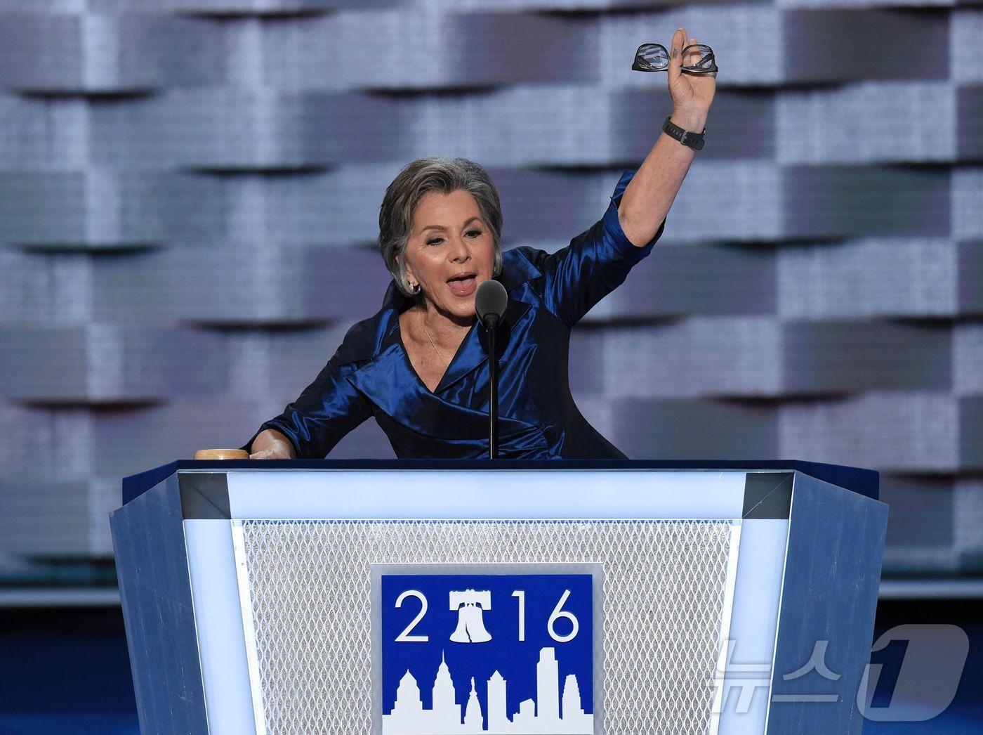 본문 이미지 - 2016년 7월 당시 바바라 박서 미국 민주당 상원의원. ⓒ AFP=뉴스1 ⓒ News1 조소영 기자