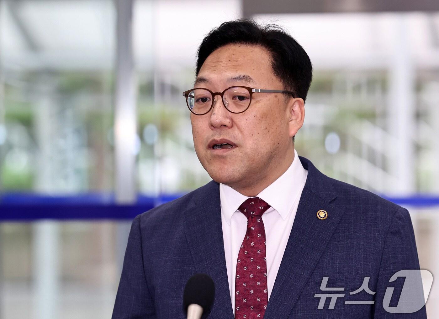 본문 이미지 - 김병환 금융위원장 후보자가 5일 오전 서울 중구 예금보험공사에 마련된 인사청문회 준비 사무실로 출근하며 소감을 밝히고 있다. 2024.7.5/뉴스1 ⓒ News1 구윤성 기자