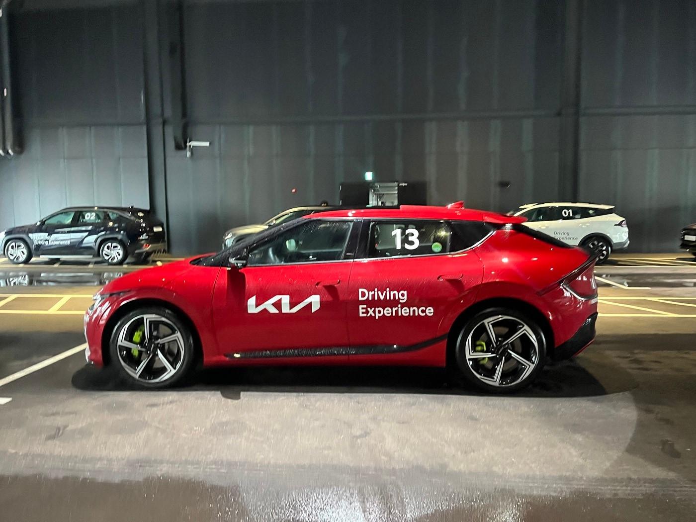 본문 이미지 -  충청남도 태안의 HMG 드라이빙 익스피리언스 센터 레벨2 교육에 사용되는 EV6 GT.