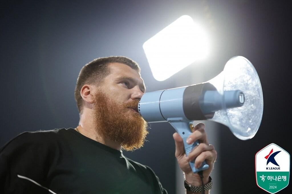 본문 이미지 - 울산 HD와 작별하는 마틴 아담. (한국프로축구연맹 제공)