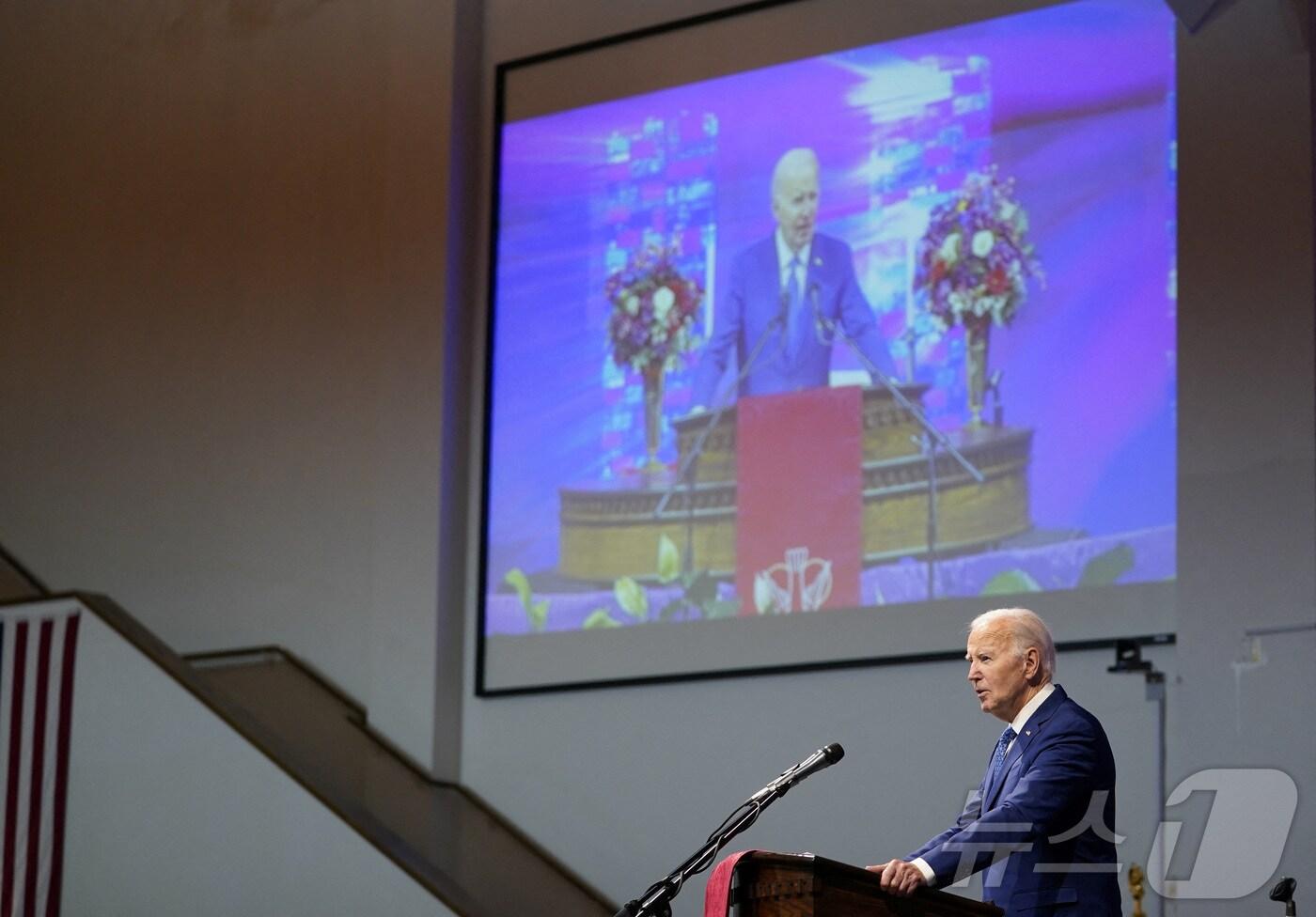 본문 이미지 - 조 바이든 미국 대통령이 7일(현지시간) 미국 펜실베이니아주 필라델피아의 한 개신교 교회 예배에서 연설을 하고 있다. 2024.07.07 ⓒ 로이터=뉴스1 ⓒ News1 김현 특파원