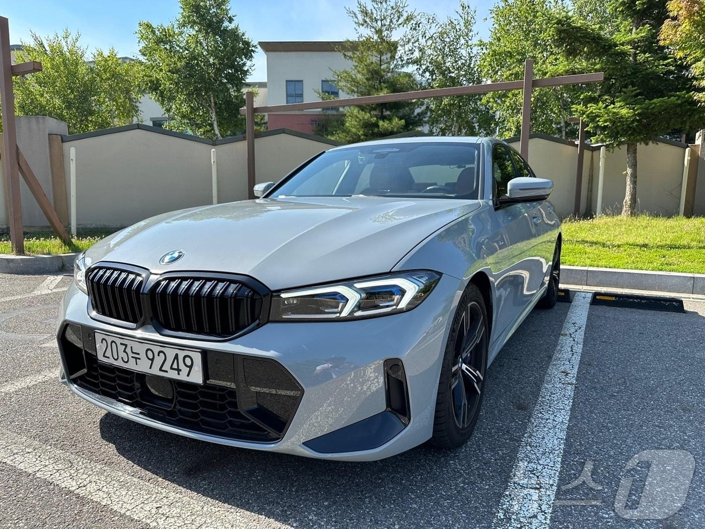 본문 이미지 - BMW 스포츠 세단 320i.ⓒ 뉴스1 이동희 기자