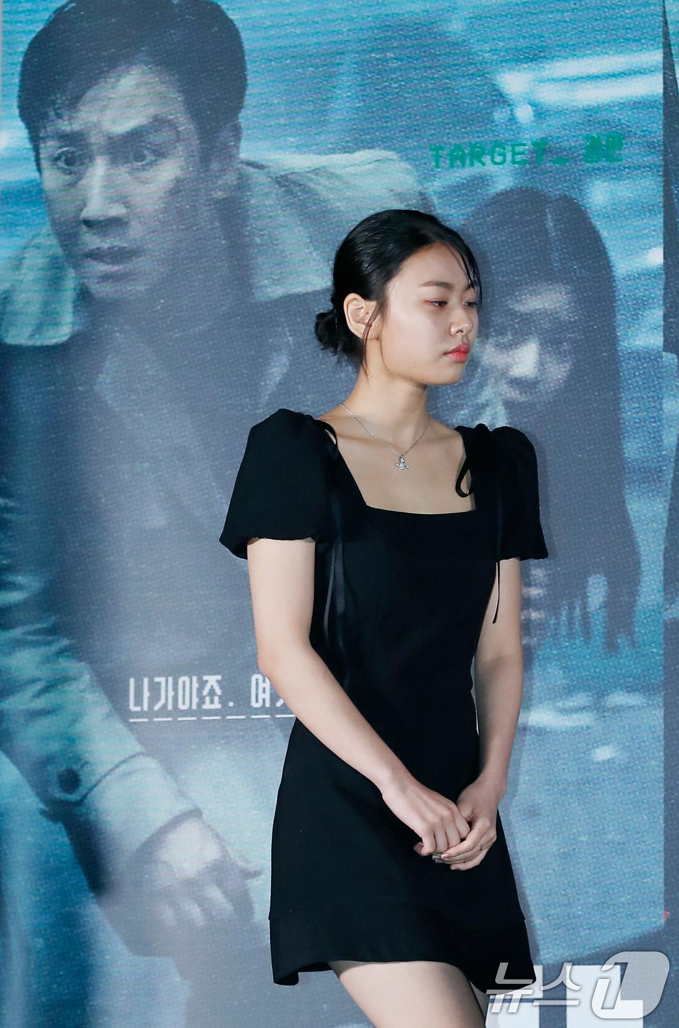 본문 이미지 - 배우 김수안이 8일 서울 용산 아이파크몰CGV에서 진행된 영화 '탈출: 프로젝트 사일런스' 언론 시사회에 참석하고 있다. 故 이선균의 유작 '탈출'은 짙은 안개 속 연쇄 추돌 사고가 일어나고, 붕괴 위기의 공항대교에 풀려난 통제 불능의 군사용 실험견들로부터 살아남기 위해 극한의 사투를 벌이는 사람들의 이야기를 그렸다. 2024.7.8/뉴스1 ⓒ News1 권현진 기자