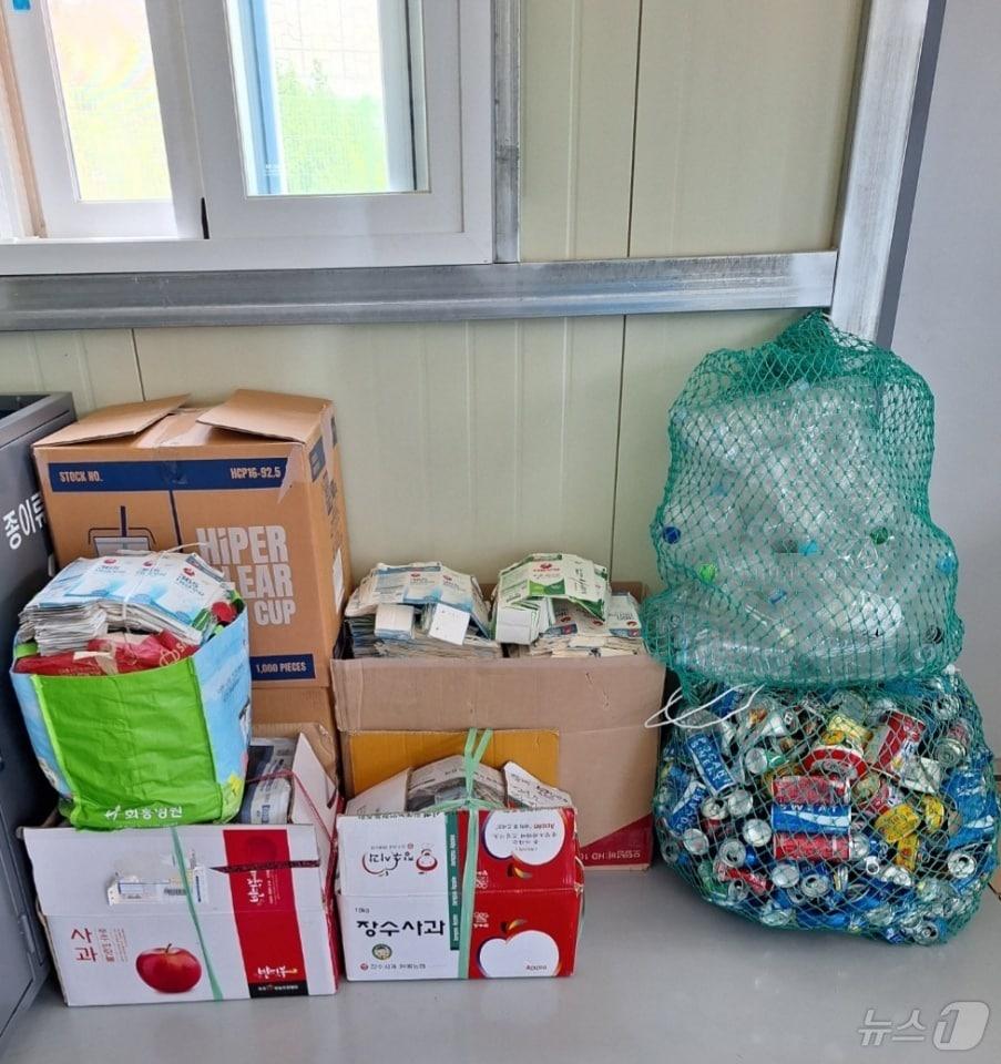 본문 이미지 - 장수군은 농약용기 2종을 재활용품 교환사업 품목으로 추가했다고 8일 밝혔다.(장수군 제공)2024.7.8/뉴스1