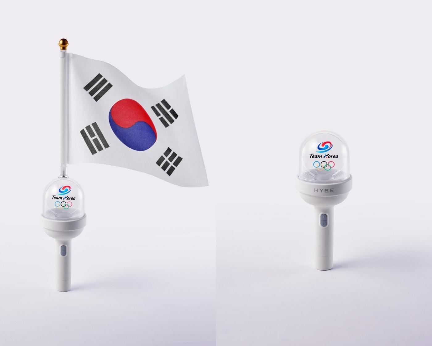 본문 이미지 - 파리올림픽 팀코리아 응원봉 선수용(왼쪽), 일반용 사진=하이브