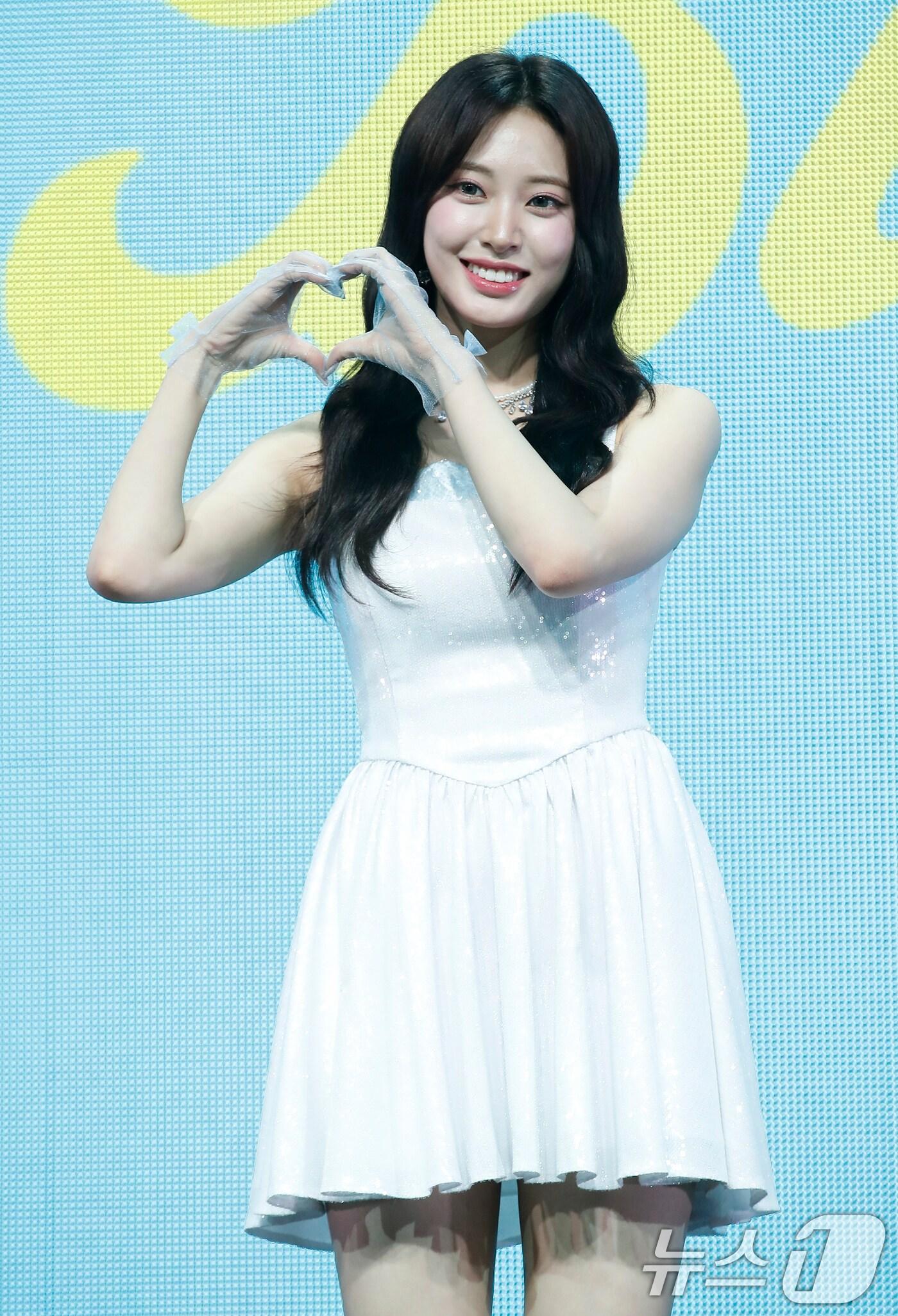 본문 이미지 - 그룹 위클리(Weeekly) 조아가 9일 서울 마포구 서교동 메세나폴리스 신한카드 SOL 페이 스퀘어 라이브홀에서 가진 미니 6집 '블리스(Bliss)' 쇼케이스에서 포즈를 취하고 있다. 2024.7.9/뉴스1 ⓒ News1 권현진 기자