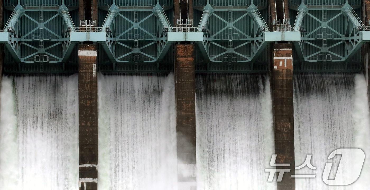 수문을 개방한 대청댐 2024.7.9/뉴스1 ⓒ News1 김기태 기자