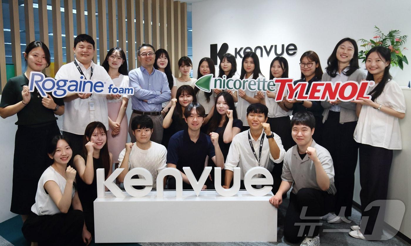  한국존슨앤드존슨판매 유한회사 켄뷰가 8일 2024 약대생 앰버서더 20명을 선발하고 발족식을 개최했다.(켄뷰 제공) 