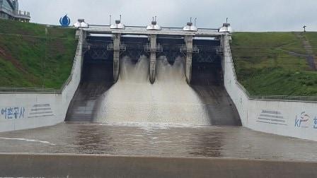 본문 이미지 - 백곡저수지 방류.(자료사진)/뉴스1
