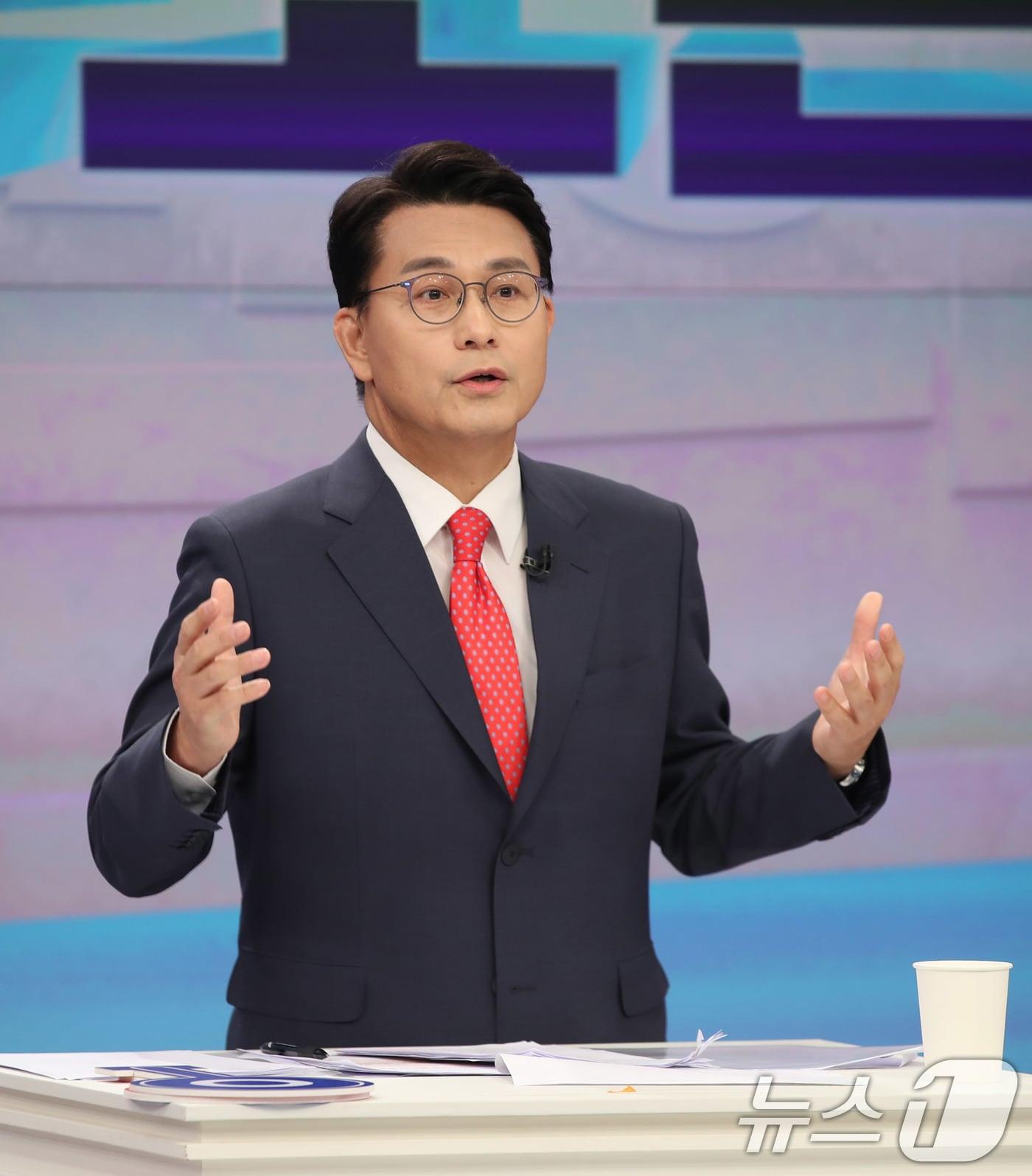 본문 이미지 - 9일 오후 서울 중구 TV조선에서 국민의힘 전당대회에 출마한 윤상현 당대표 후보가 첫 TV토론회에 참가하고 있다. 2024.7,9/뉴스1 ⓒ News1 국회사진기자단