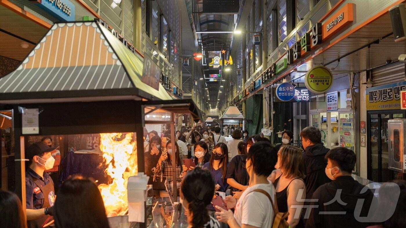 진주올빰야시장(진주시 제공).