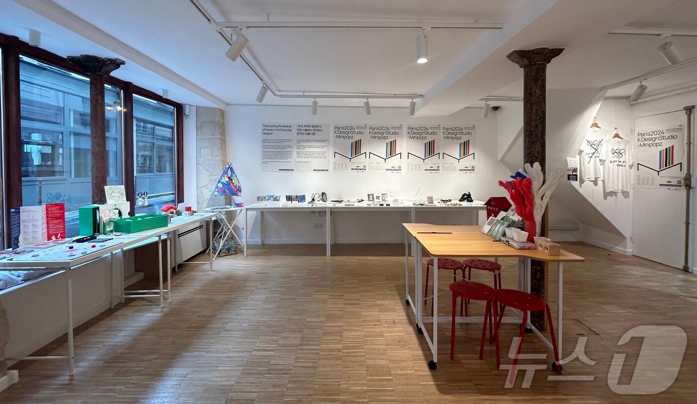 건국대 산업디자인학과 학생들이 파리 올림픽 기간 동안 프랑스 파리 현지에서 진행하는 'KDesign Studio' 전시회 모습. (건국대 제공) 