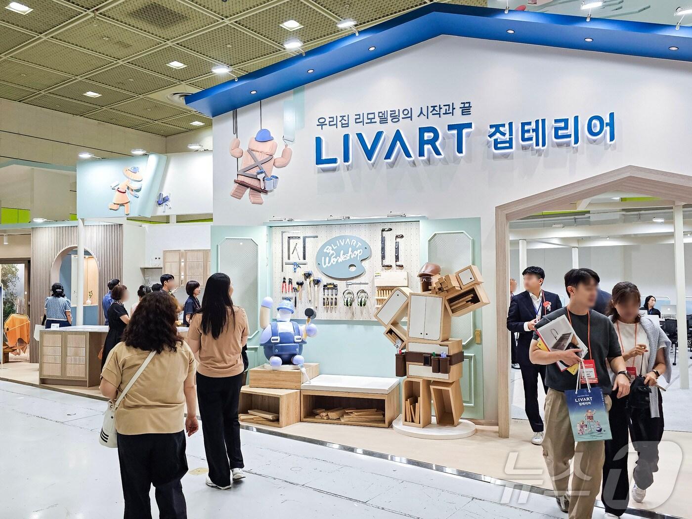 본문 이미지 - '2024 코리아빌드위크' 현대리바트 부스 사진(현대리바트 제공)
