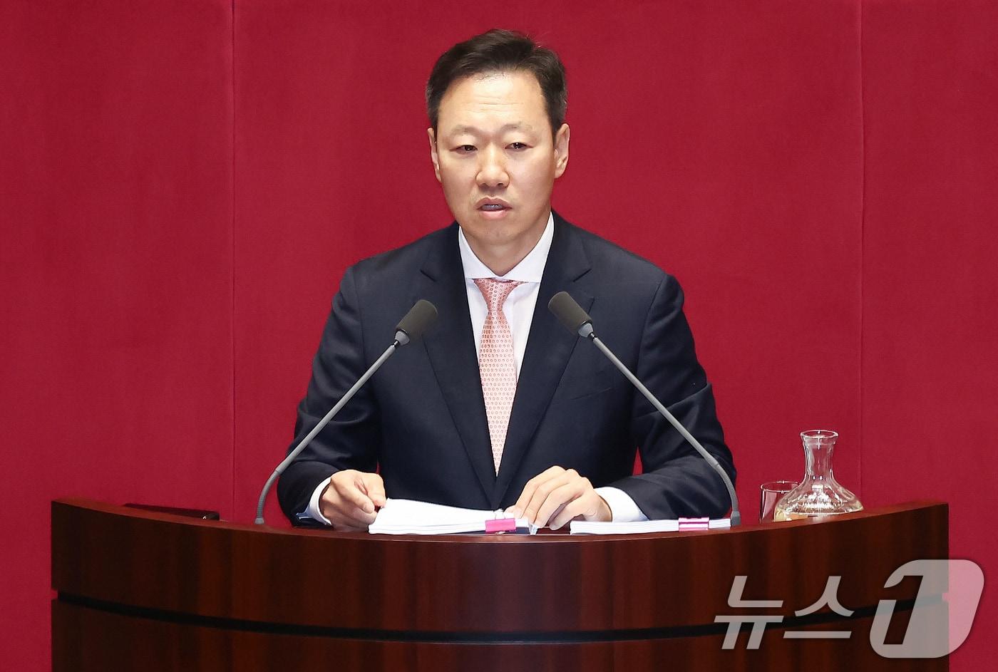 박수민 국민의힘 의원이 1일 오후 서울 여의도 국회에서 열린 제416회국회(임시회) 제2차 본회의에서 2024년 민생회복지원금 지급을 위한 특별조치법안(대안)에 반대하는 무제한 토론(필리버스터)을 하고 있다. 2024.8.1/뉴스1 ⓒ News1 김민지 기자