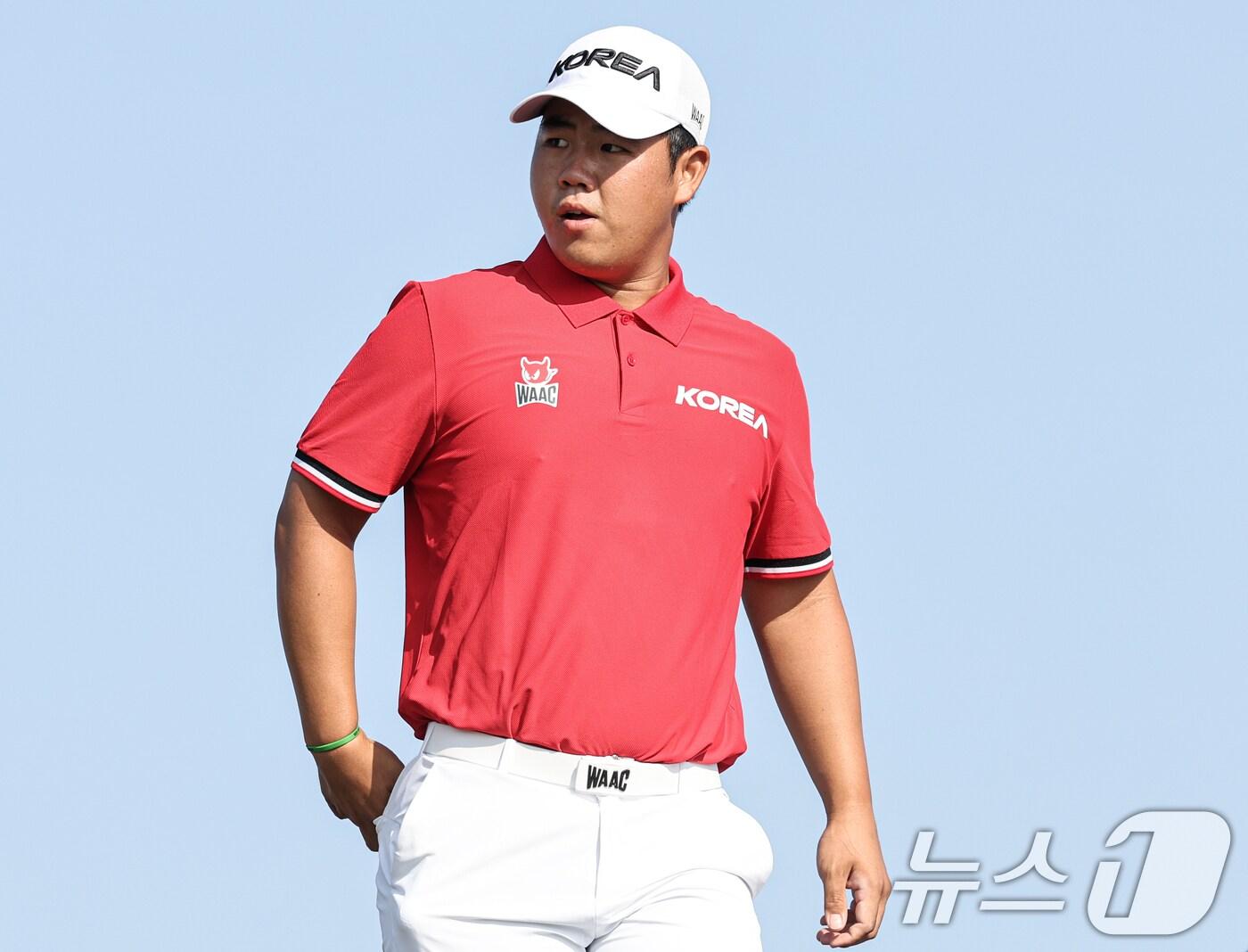본문 이미지 - 대한민국 골프대표팀 김주형이 1일&#40;한국시간&#41; 프랑스 파리 기앙쿠르에 위치한 르 골프 내셔널에서 열린 2024 파리올림픽 남자 골프 1라운드에 출전하고 있다. 2024.8.1/뉴스1 ⓒ News1 이동해 기자