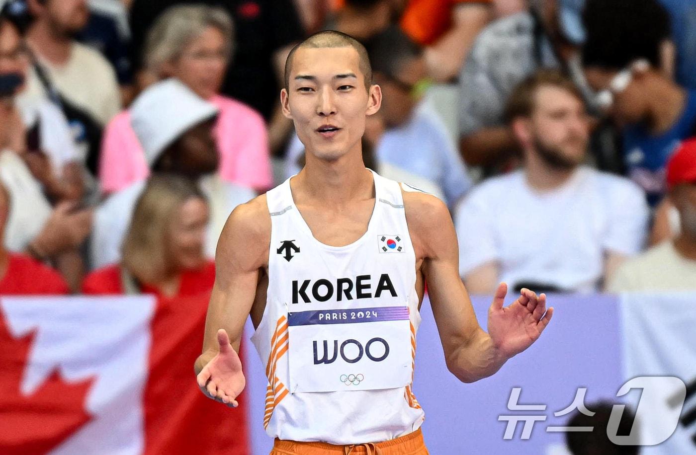 대한민국 대표팀 우상혁이 11일&#40;한국시간&#41; 프랑스 파리 스타드 드 프랑스에서 열린 2024 파리 올림픽 남자 육상 높이뛰기 결선에서 2.17m 1차시기에 성공한 후 기뻐하고 있다. &#40;공동취재&#41; 2024.8.11/뉴스1 ⓒ News1 이동해 기자